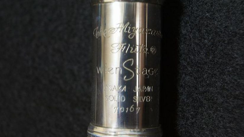 ミヤザワフルートの機種・モデル名の刻印